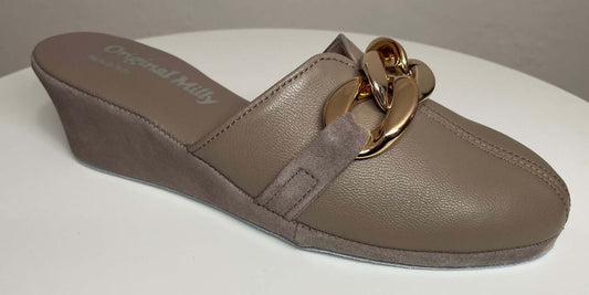 1001 Nappa e Camoscio Taupe con catena in Oro suola Bufalo Ciabatte da camera Donna Original Milly Made in Italy