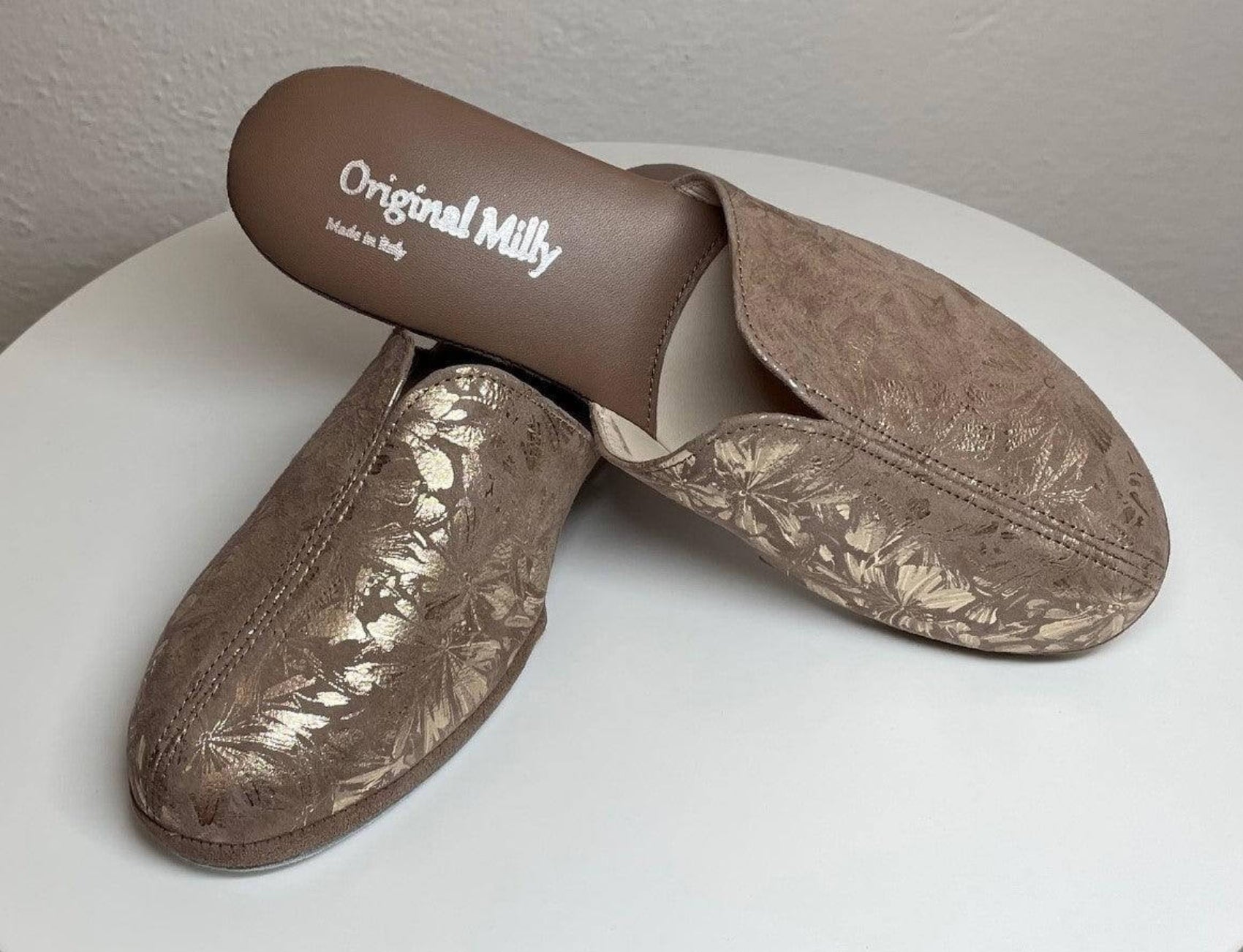 0004 Camoscio Taupe a Fiori Suola Bufalo Ciabatte da camera Donna Original Milly Made in Italy