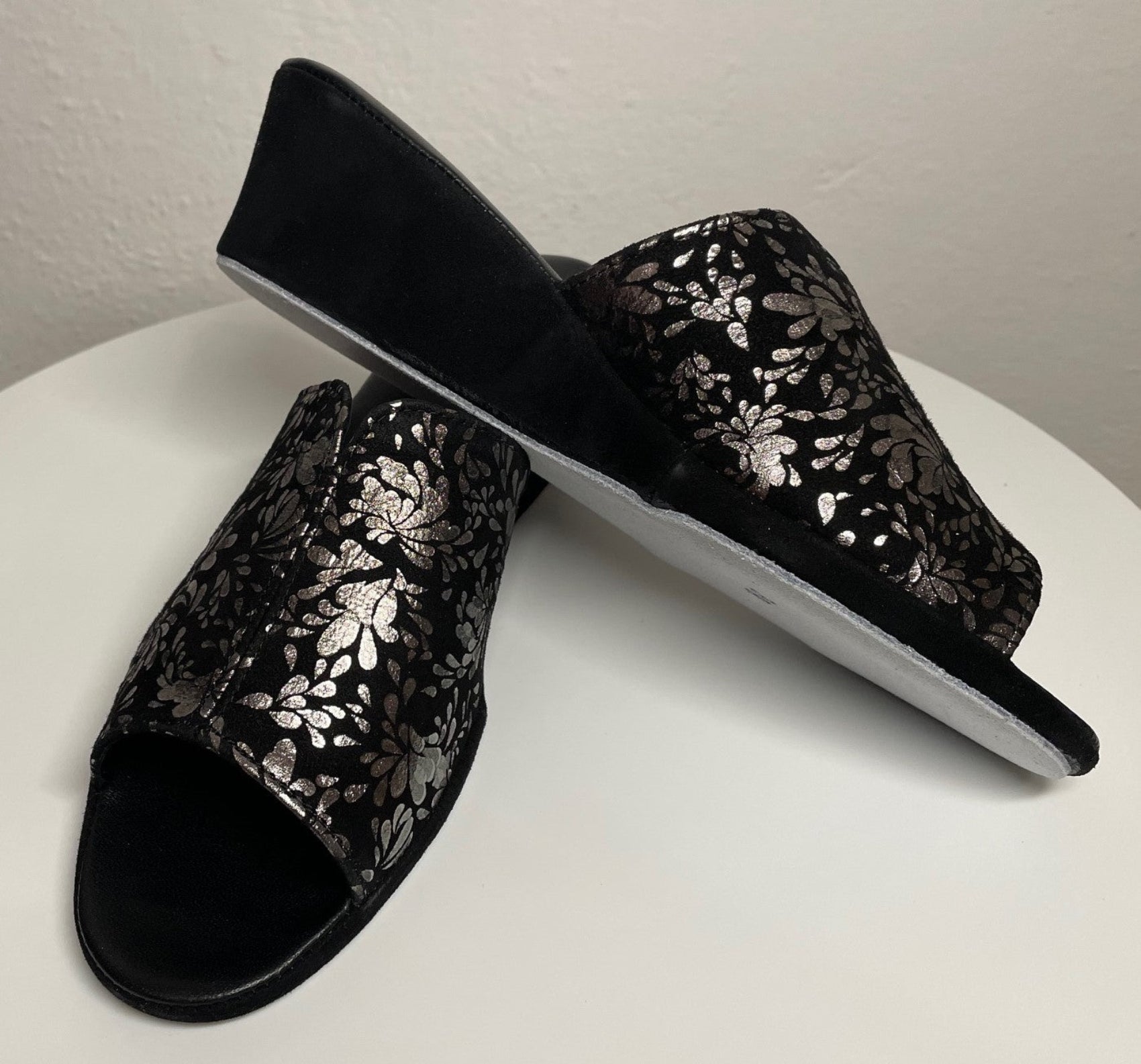 0101 Camoscio Nero Argento a fiori Suola Bufalo Ciabatte da camera Donna Original Milly Made in Italy