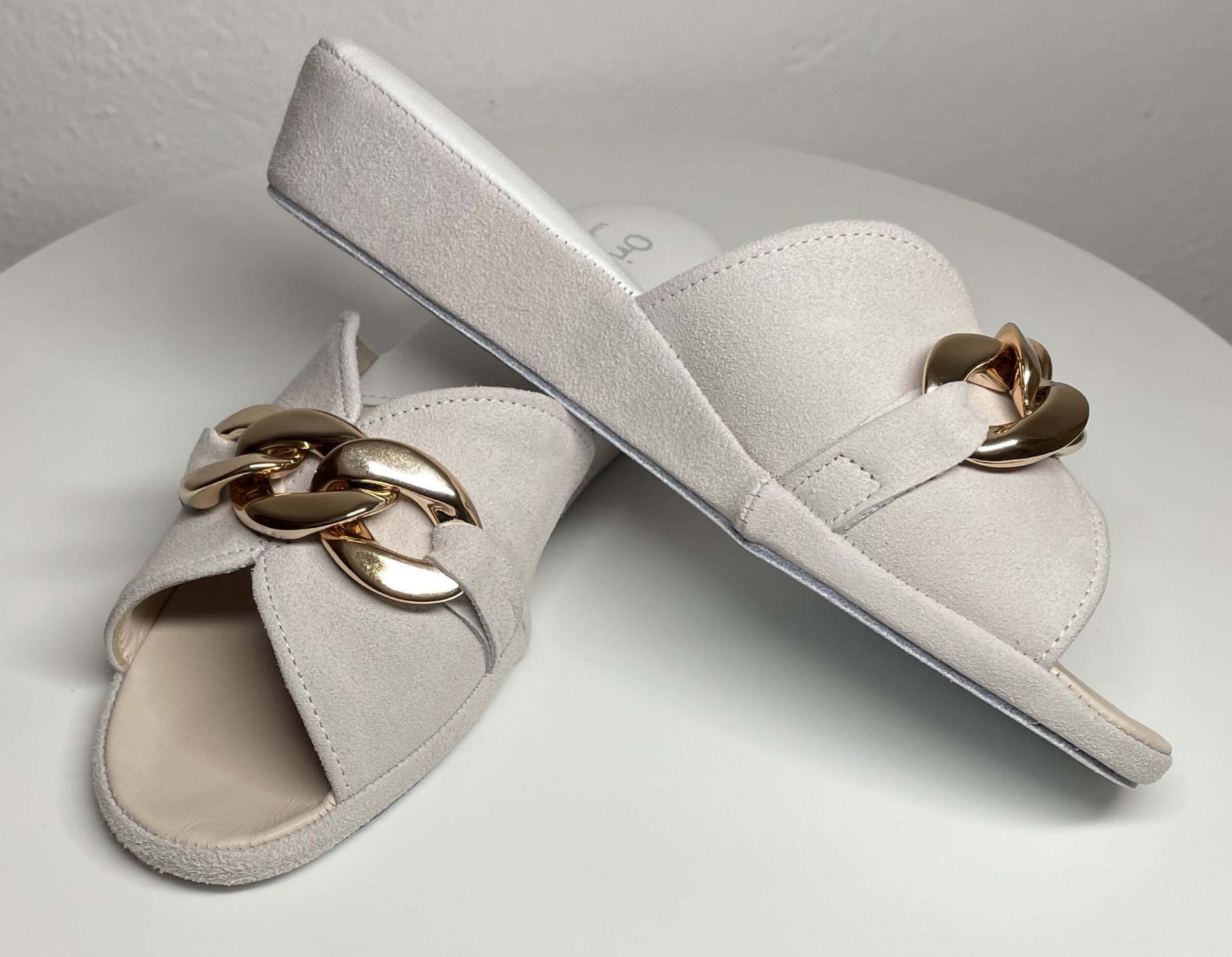 0106 Camoscio Bianco con catena in Oro Suola Bufalo Ciabatte da camera Donna Original Milly Made in Italy