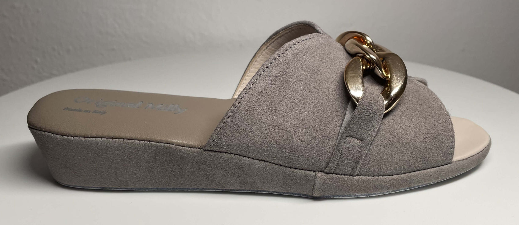 0106 Camoscio Taupe con catena in Oro Suola Bufalo Ciabatte da camera Donna Original Milly Made in Italy