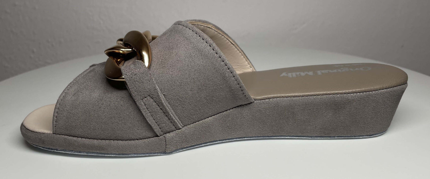 0106 Camoscio Taupe con catena in Oro Suola Bufalo Ciabatte da camera Donna Original Milly Made in Italy