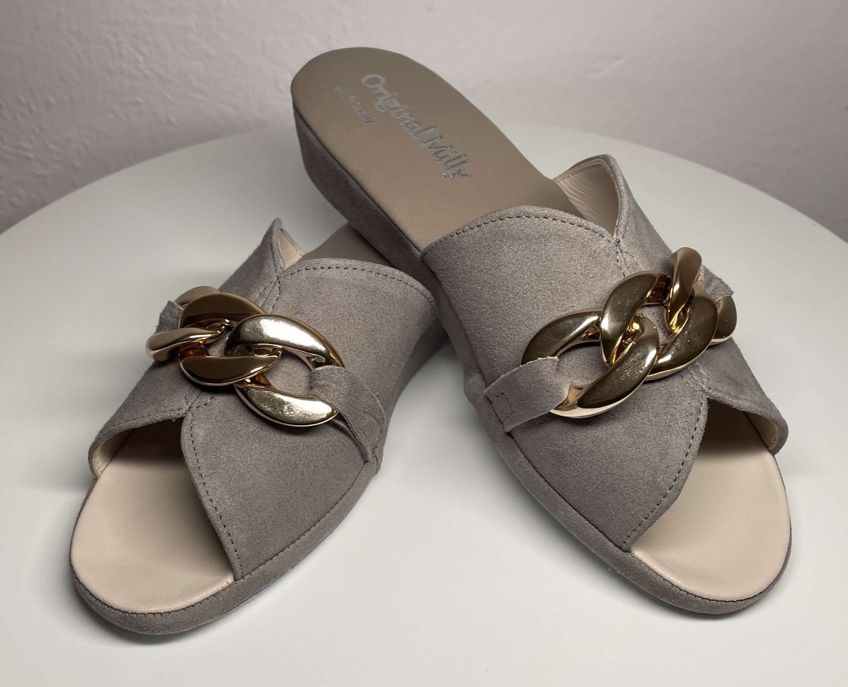 0106 Camoscio Taupe con catena in Oro Suola Bufalo Ciabatte da camera Donna Original Milly Made in Italy