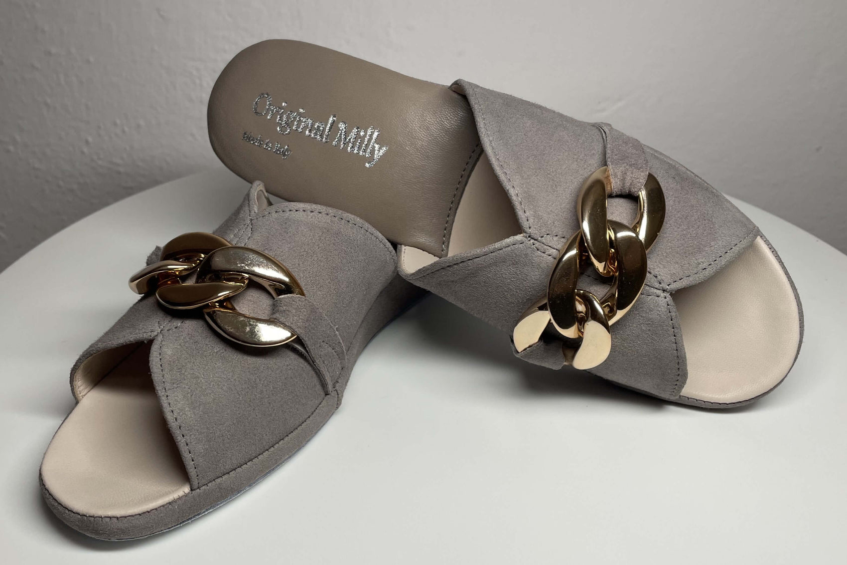 0106 Camoscio Taupe con catena in Oro Suola Bufalo Ciabatte da camera Donna Original Milly Made in Italy