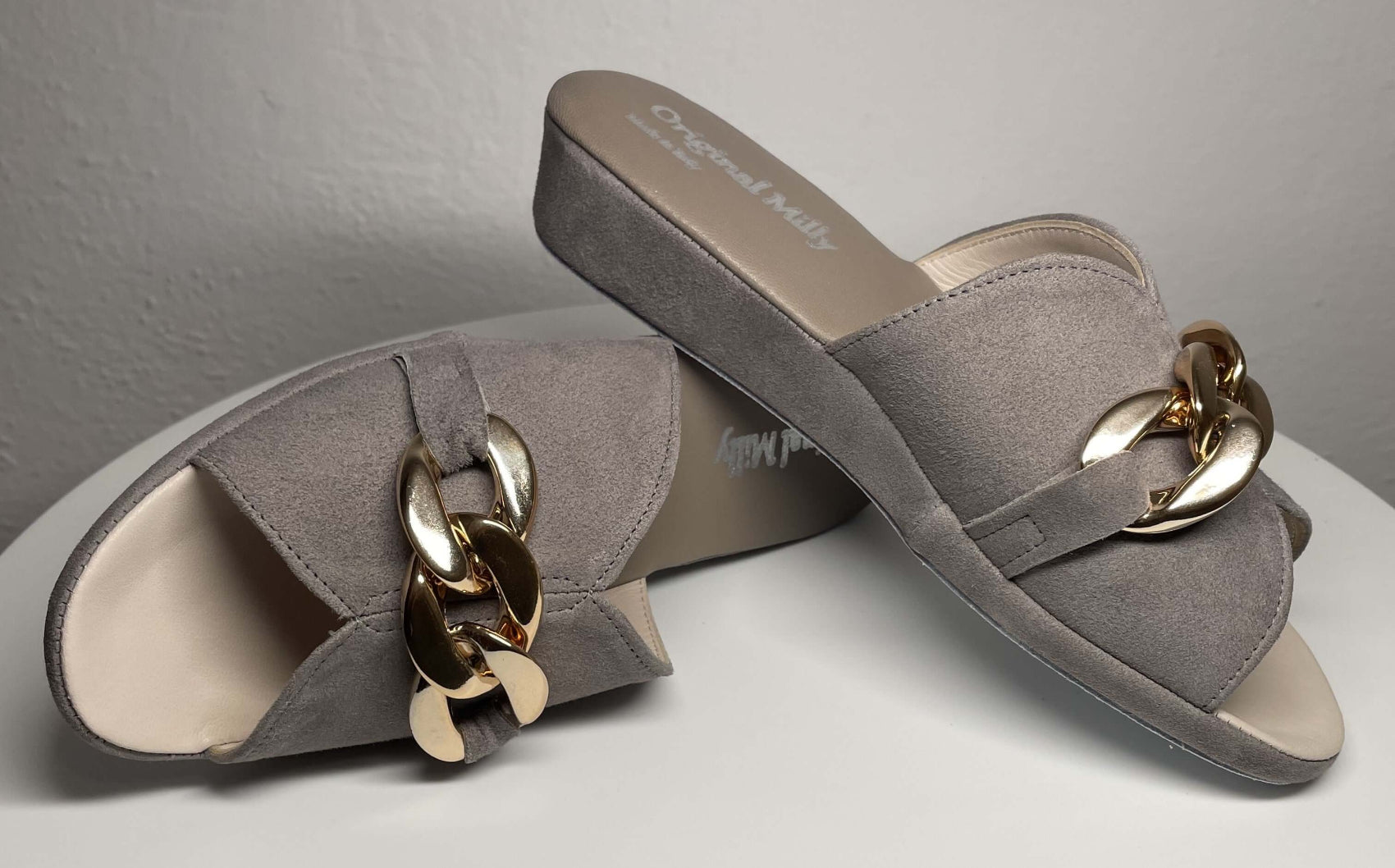 0106 Camoscio Taupe con catena in Oro Suola Bufalo Ciabatte da camera Donna Original Milly Made in Italy