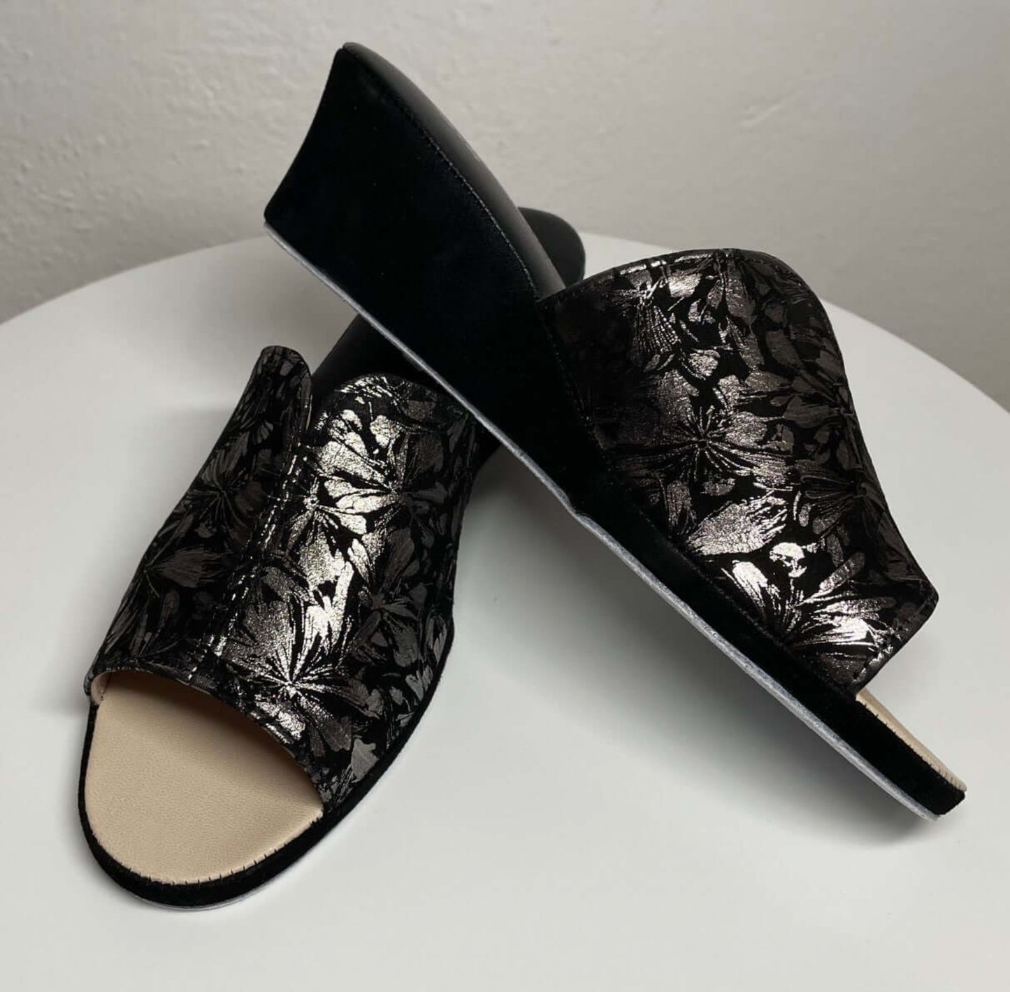 0112 Camoscio Nero a Fiori Suola Bufalo Ciabatte da camera Donna Original Milly Made in Italy