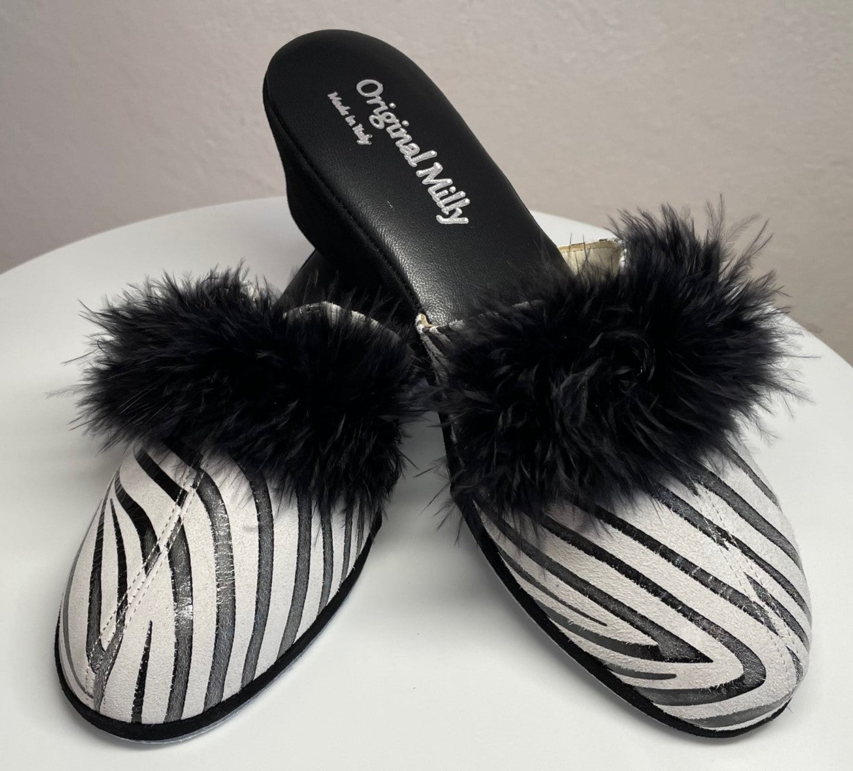 0300 Camoscio Zebrato Nero con Piuma Suola Bufalo Ciabatte da camera Donna Original Milly Made in Italy