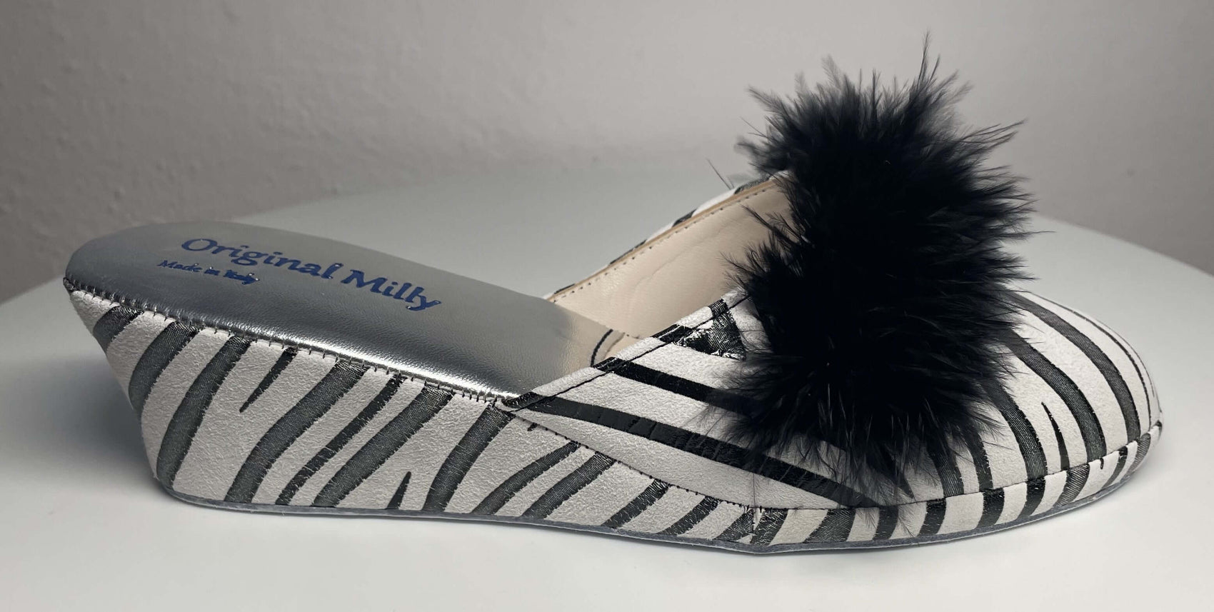 0310 Camoscio Zebrato Nero con piuma Suola Bufalo Ciabatte da camera Donna Original Milly Made in Italy