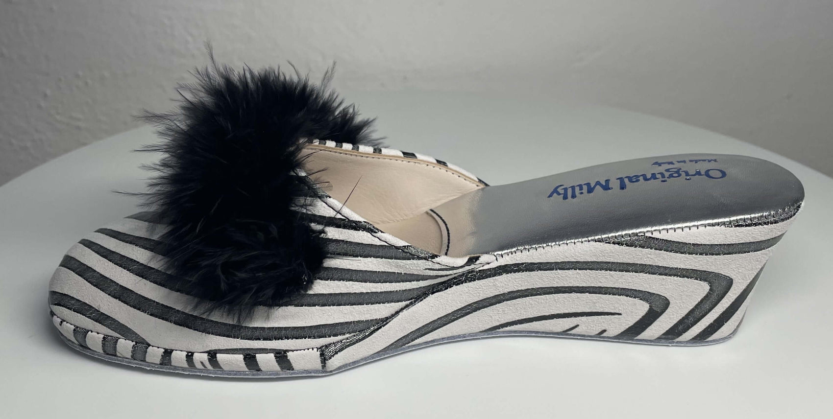 0310 Camoscio Zebrato Nero con piuma Suola Bufalo Ciabatte da camera Donna Original Milly Made in Italy