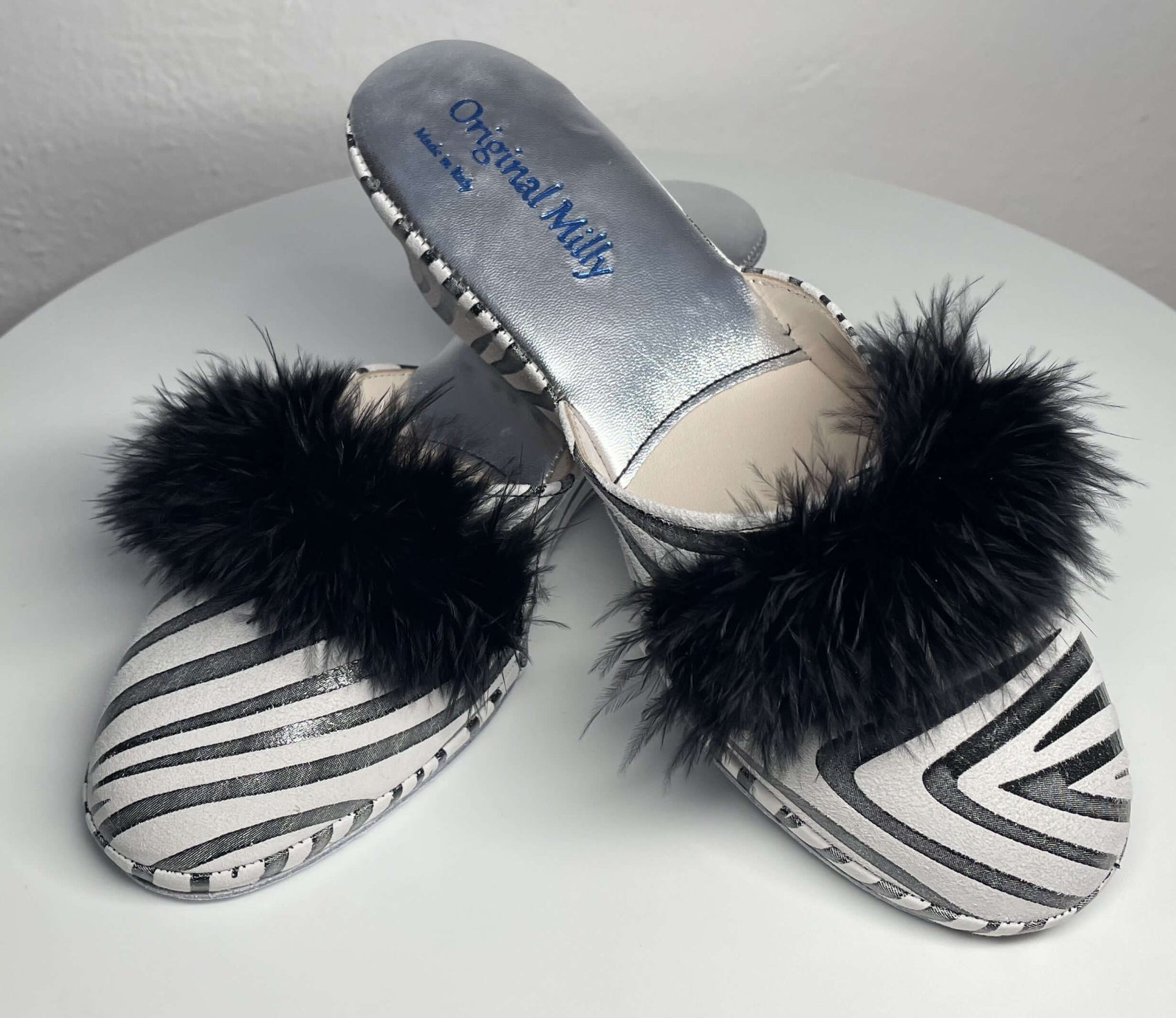 0310 Camoscio Zebrato Nero con piuma Suola Bufalo Ciabatte da camera Donna Original Milly Made in Italy
