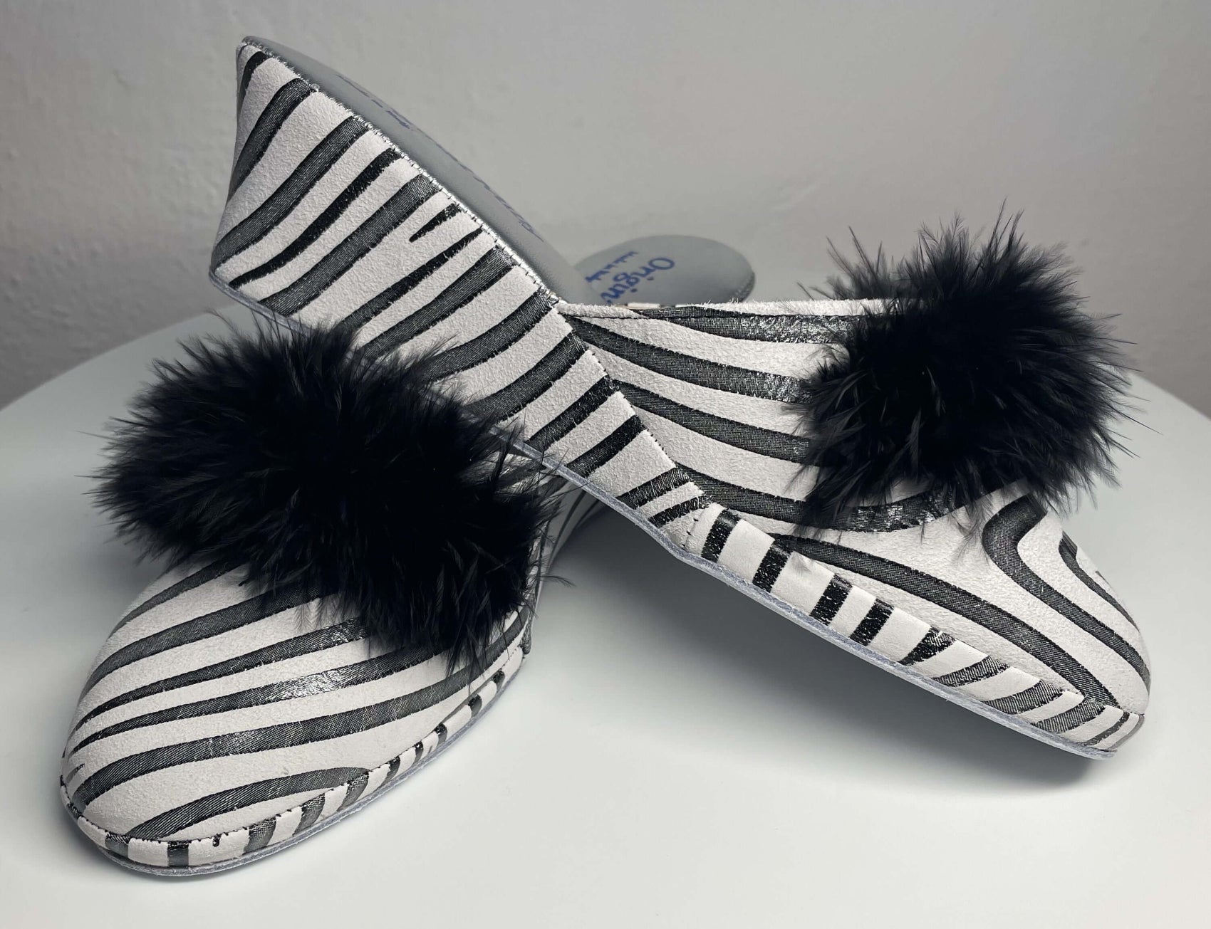 0310 Camoscio Zebrato Nero con piuma Suola Bufalo Ciabatte da camera Donna Original Milly Made in Italy