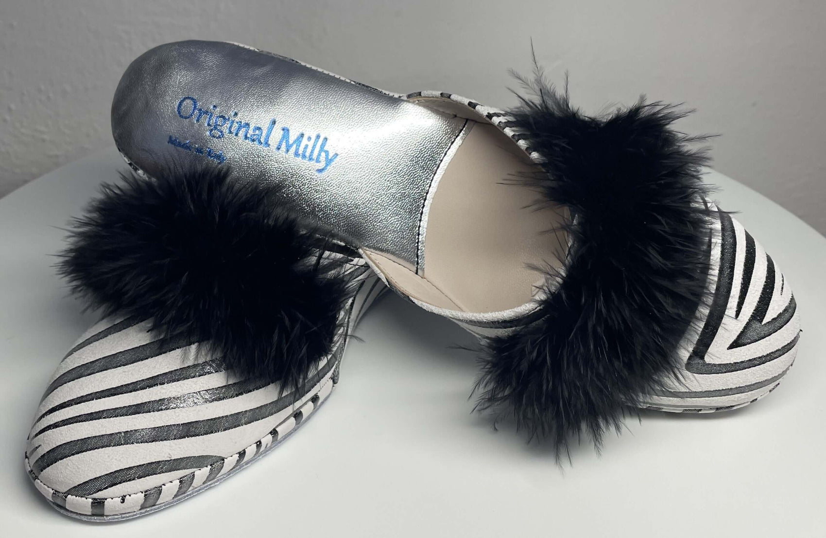 0310 Camoscio Zebrato Nero con piuma Suola Bufalo Ciabatte da camera Donna Original Milly Made in Italy
