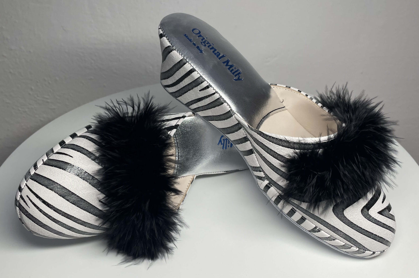 0310 Camoscio Zebrato Nero con piuma Suola Bufalo Ciabatte da camera Donna Original Milly Made in Italy