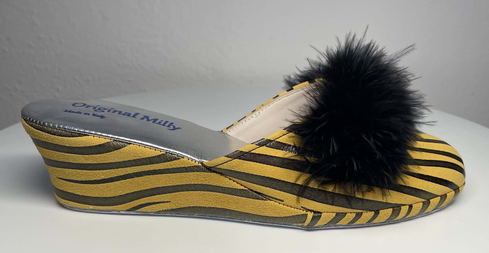 0310 Camoscio Zebrato Senape con piuma Suola Bufalo Ciabatte da camera Donna Original Milly Made in Italy