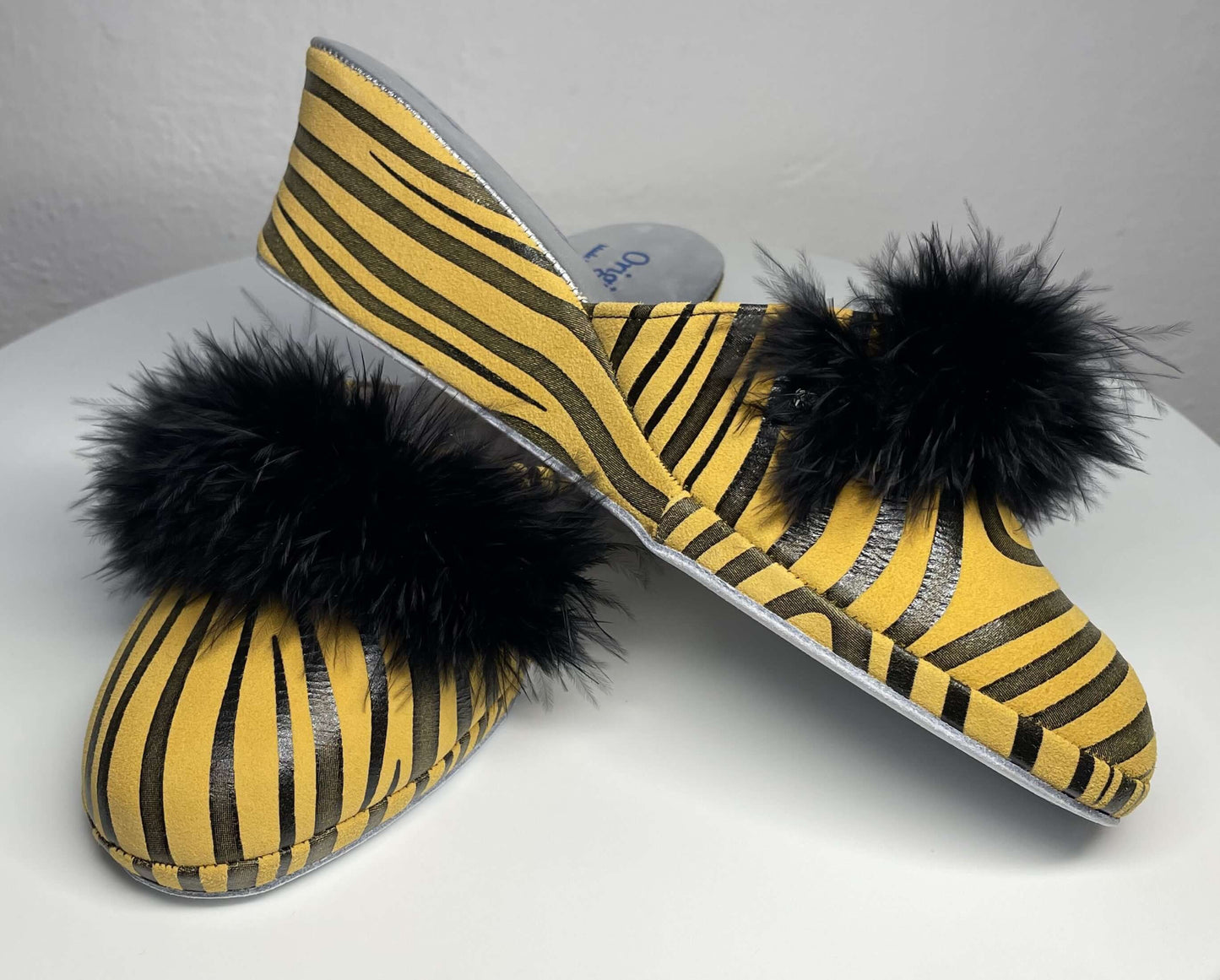 0310 Camoscio Zebrato Senape con piuma Suola Bufalo Ciabatte da camera Donna Original Milly Made in Italy