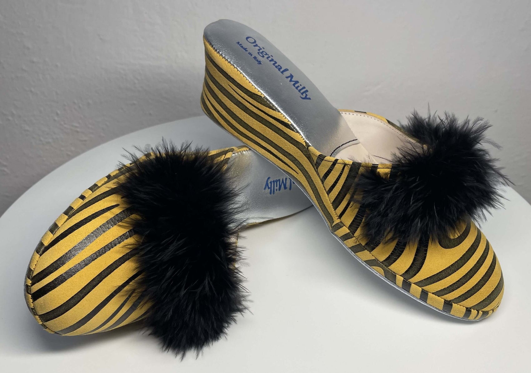 0310 Camoscio Zebrato Senape con piuma Suola Bufalo Ciabatte da camera Donna Original Milly Made in Italy