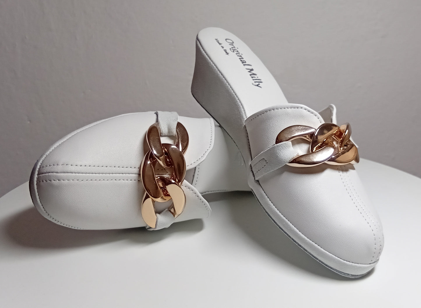 1001 Nappa e Camoscio Bianco con Catena in Oro Suola Bufalo Ciabatte da camera Donna Original Milly Made in Italy