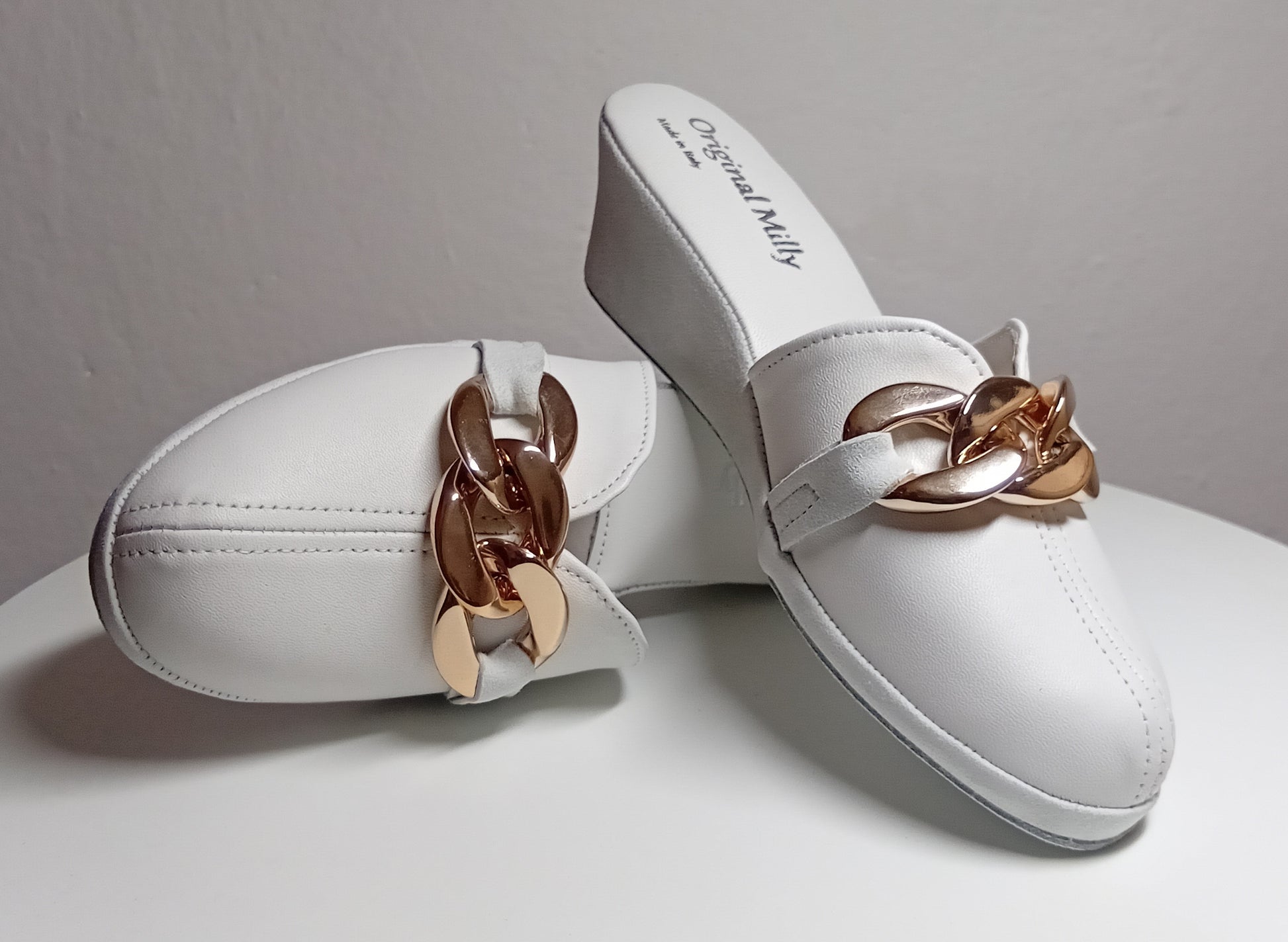 1001 Nappa e Camoscio Bianco con Catena in Oro Suola Bufalo Ciabatte da camera Donna Original Milly Made in Italy