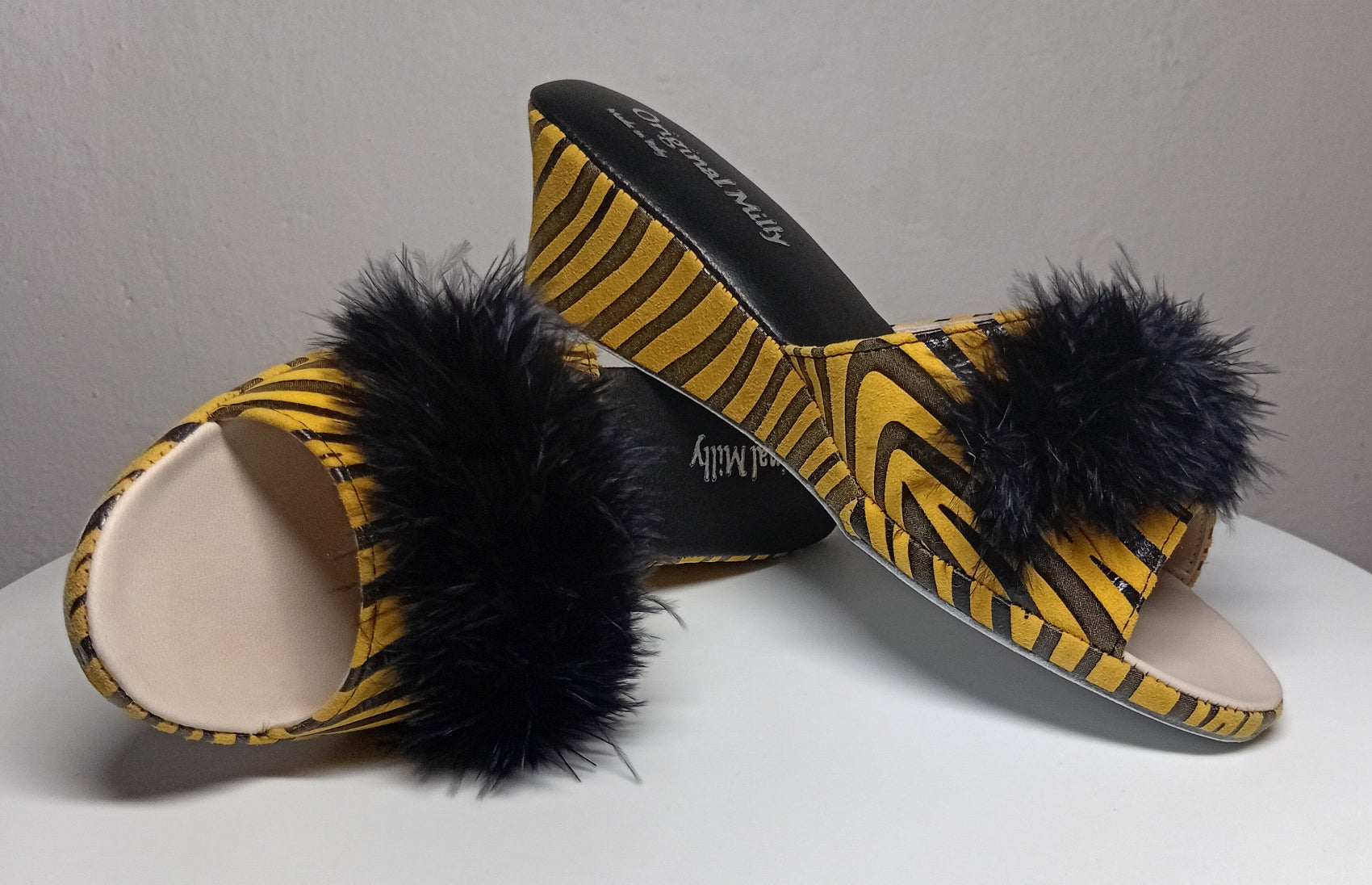 102 Camoscio Zebrato Senape con piuma suola Bufalo Ciabatte da camera Donna Original Milly Made in Italy - Foto N 7