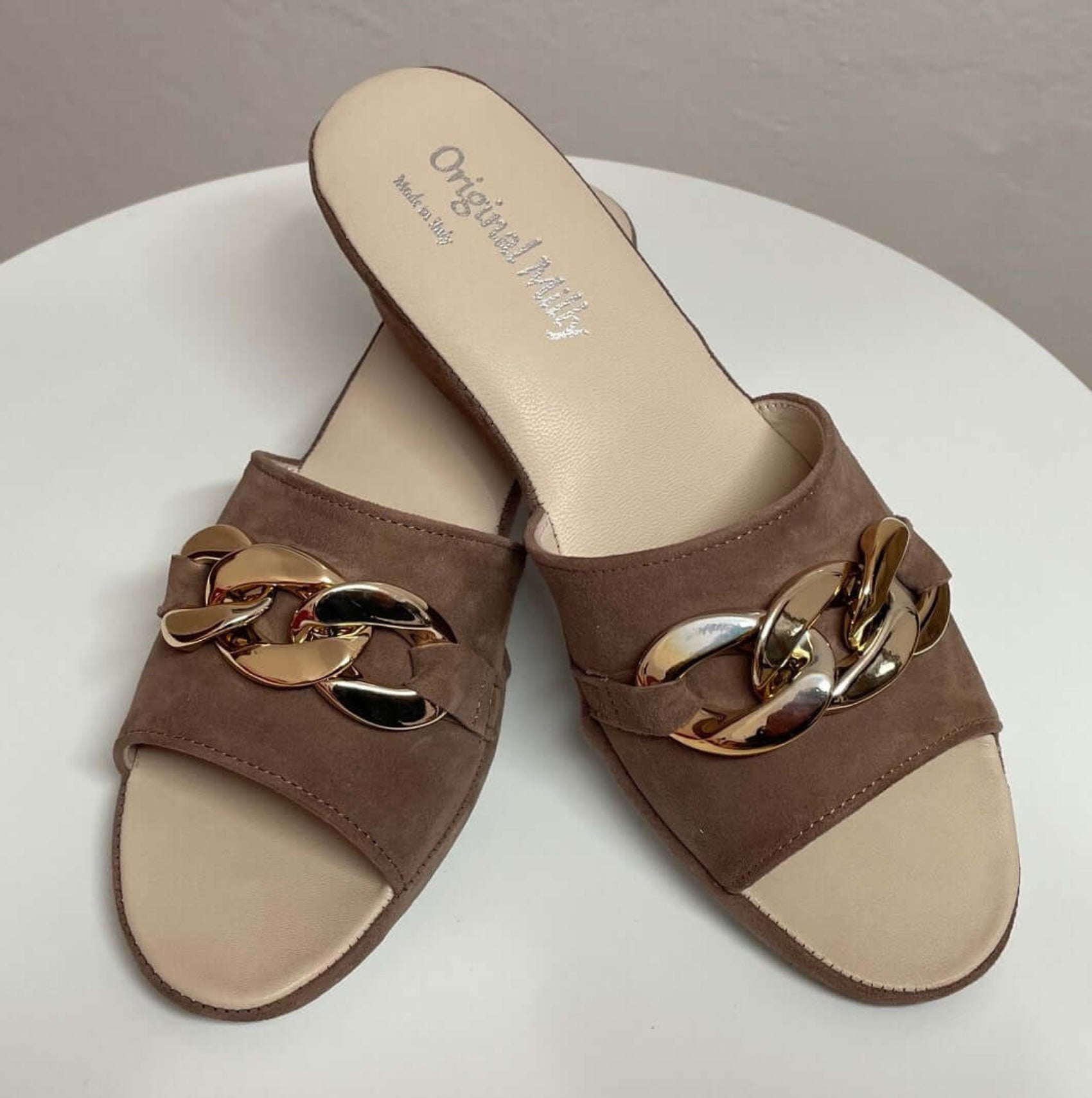 105 Camoscio Taupe con catena in Oro suola Bufalo Ciabatte da camera Donna Original Milly Made in Italy