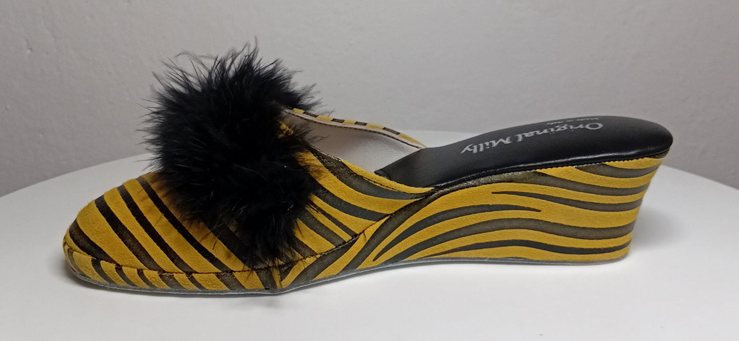 300 Camoscio Zebrato Senape con piuma suola Bufalo Ciabatte da camera Donna Original Milly Made in Italy - Foto N 3