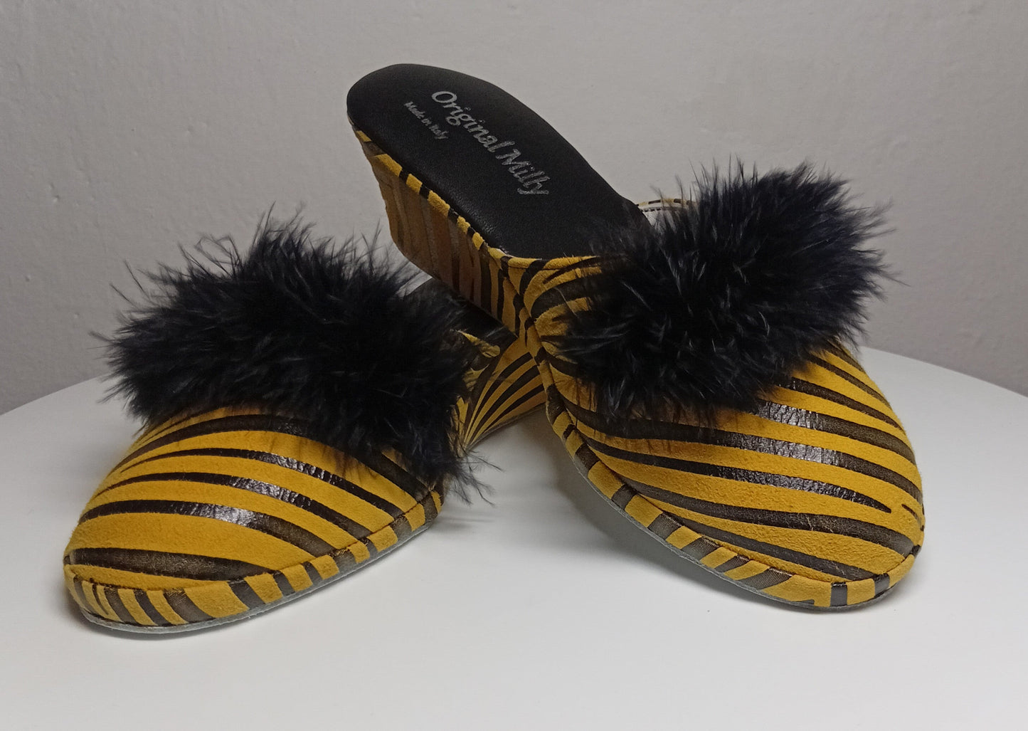 300 Camoscio Zebrato Senape con piuma suola Bufalo Ciabatte da camera Donna Original Milly Made in Italy - Foto N 4